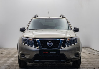 Подержанный автомобиль Nissan Terrano 2014 года (8 фото)