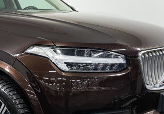Подержанный автомобиль Volvo XC90 2021 года (21 фото)