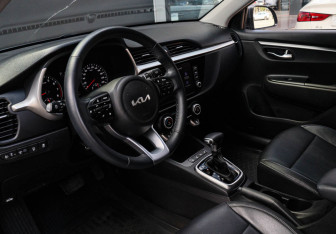 Подержанный автомобиль Kia Rio Hatchback 2021 года (13 фото)