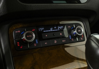 Подержанный автомобиль Volkswagen Touareg 2011 года (16 фото)