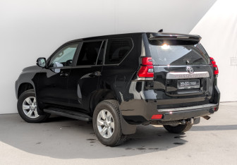 Подержанный автомобиль Toyota Land Cruiser Prado 2020 года (7 фото)