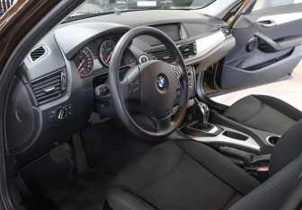 Подержанный автомобиль BMW X1 2014 года (15 фото)