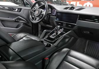 Подержанный автомобиль Porsche Cayenne 2019 года (11 фото)