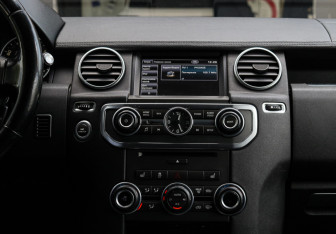 Подержанный автомобиль Land Rover Discovery 2013 года (10 фото)
