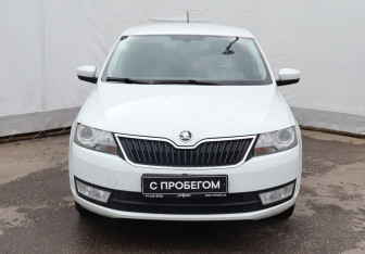Подержанный автомобиль Skoda Rapid Liftback 2015 года (2 фото)