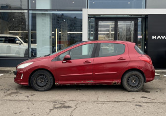 Подержанный автомобиль Peugeot 308 Hatchback 2010 года (8 фото)
