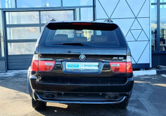Подержанный автомобиль BMW X5 2005 года (6 фото)
