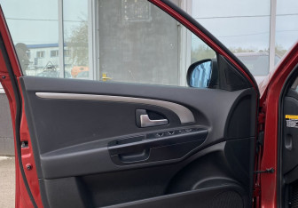 Подержанный автомобиль Kia Ceed Wagon 2011 года (17 фото)