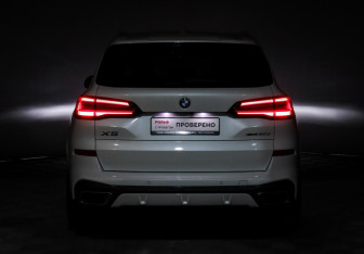 Подержанный автомобиль BMW X5 2022 года (20 фото)
