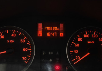 Подержанный автомобиль Renault Logan Sedan 2010 года (13 фото)