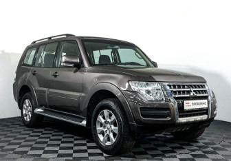 Подержанный автомобиль Mitsubishi Pajero 2015 года (3 фото)