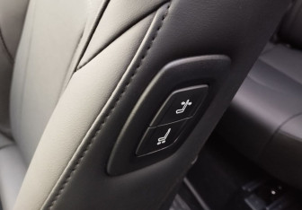 Подержанный автомобиль Toyota Highlander 2025 года (13 фото)