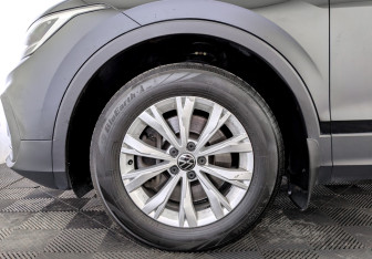 Подержанный автомобиль Volkswagen Tiguan 2021 года (18 фото)