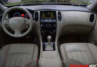 Подержанный автомобиль Infiniti EX 2008 года (10 фото)