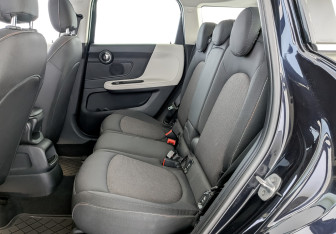 Подержанный автомобиль MINI Countryman 2019 года (12 фото)