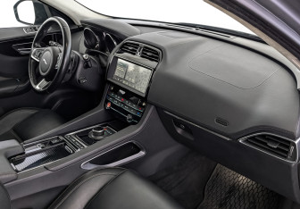 Подержанный автомобиль Jaguar F-Pace 2020 года (11 фото)