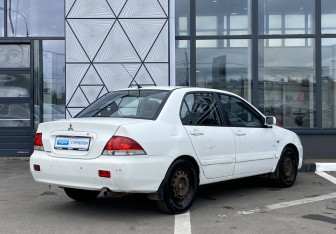 Подержанный автомобиль Mitsubishi Lancer Sedan 2009 года (5 фото)
