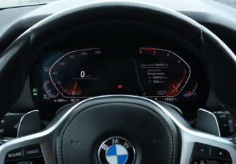 Подержанный автомобиль BMW X5 2019 года (11 фото)