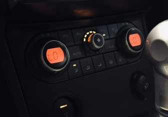 Подержанный автомобиль Nissan Qashqai+2 2009 года (12 фото)
