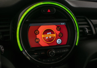 Подержанный автомобиль MINI Hatch 2018 года (14 фото)