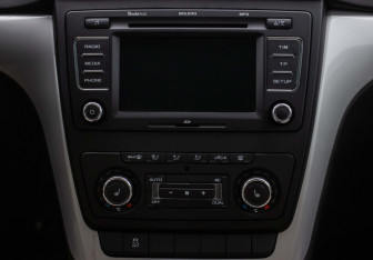 Подержанный автомобиль Skoda Yeti 2012 года (14 фото)
