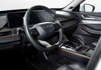 Подержанный автомобиль Exeed LX 2023 года (14 фото)
