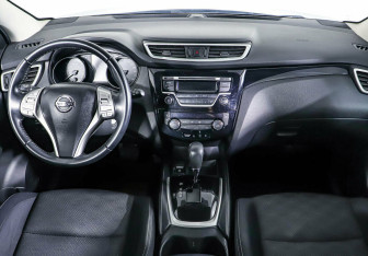 Подержанный автомобиль Nissan Qashqai 2017 года (10 фото)