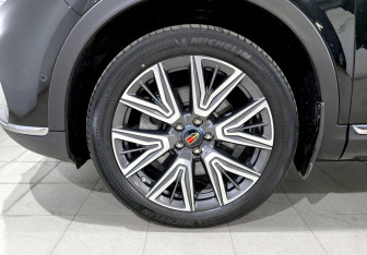 Подержанный автомобиль Hongqi HS5 2024 года (18 фото)
