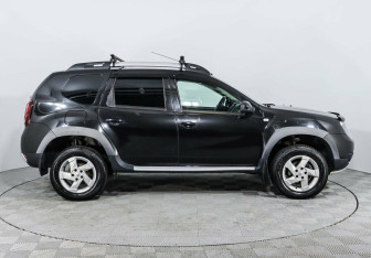 Подержанный автомобиль Renault Duster 2017 года (4 фото)