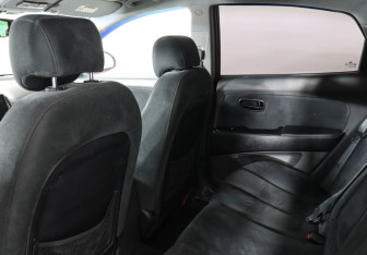 Подержанный автомобиль Hyundai Elantra Sedan 2006 года (8 фото)