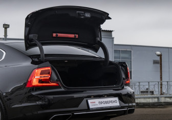 Подержанный автомобиль Volvo S90 2019 года (29 фото)