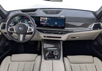 Подержанный автомобиль BMW X7 2024 года (14 фото)