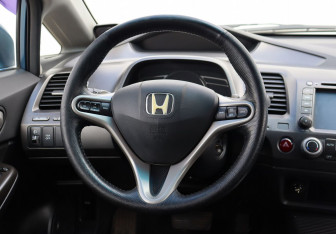Подержанный автомобиль Honda Civic Sedan 2008 года (15 фото)