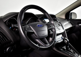Подержанный автомобиль Ford Focus Hatchback 2017 года (10 фото)