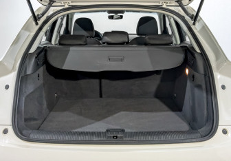 Подержанный автомобиль Audi Q3 2015 года (10 фото)