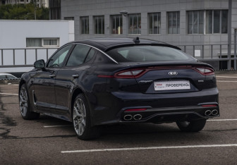 Подержанный автомобиль Kia Stinger 2019 года (7 фото)