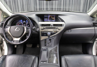 Подержанный автомобиль Lexus RX 2015 года (14 фото)