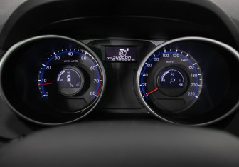 Подержанный автомобиль Hyundai ix35 2015 года (12 фото)