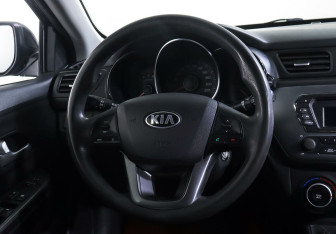 Подержанный автомобиль Kia Rio Sedan 2014 года (10 фото)