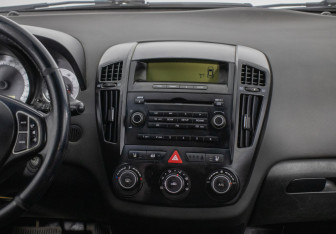 Подержанный автомобиль Kia Ceed Wagon 2008 года (14 фото)