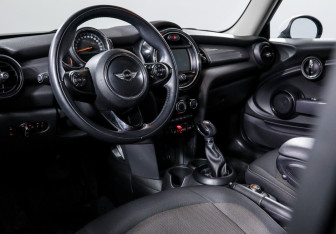 Подержанный автомобиль MINI Hatch 2017 года (15 фото)