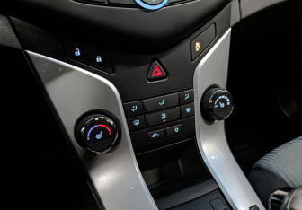 Подержанный автомобиль Chevrolet Cruze Sedan 2014 года (24 фото)