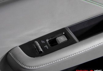 Подержанный автомобиль Zeekr 001 2023 года (25 фото)