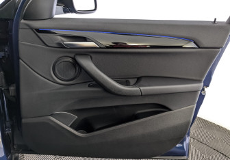 Подержанный автомобиль BMW X2 2021 года (24 фото)