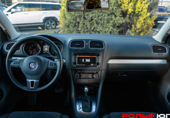 Подержанный автомобиль Volkswagen Golf Hatchback 2012 года (10 фото)