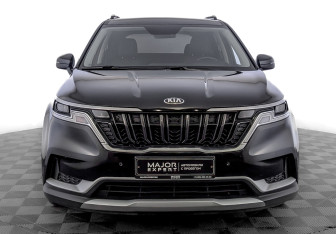 Подержанный автомобиль Kia Carnival 2021 года (2 фото)