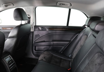 Подержанный автомобиль Skoda Superb Liftback 2013 года (12 фото)