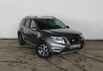Подержанный автомобиль Nissan Terrano 2014 года (3 фото)