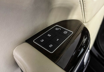 Подержанный автомобиль Land Rover Range Rover 2017 года (20 фото)