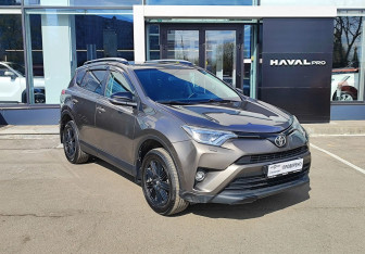 Подержанный автомобиль Toyota RAV4 2017 года (3 фото)